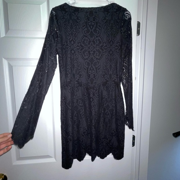 For love and lemons lace dress - Picture 2 of 2
